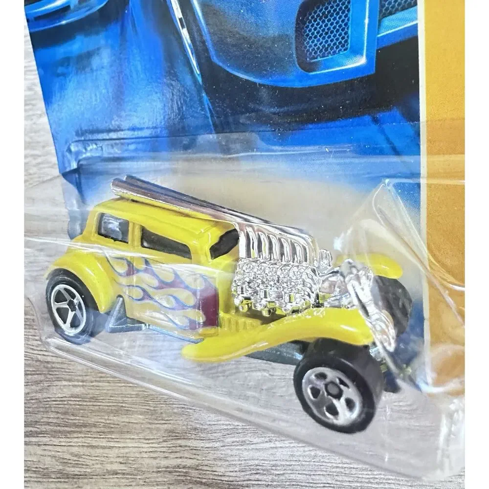 Hot Wheels yellow straight